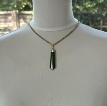 画像をギャラリービューアに読み込む, Antique Edwardian 9ct Gold &amp; Jade Torpedo Fob Pendant. 9ct Rose Gold Carved Jade Long Slender Antique Amulet Pendant
