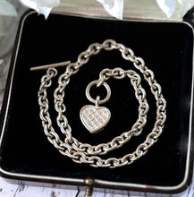 Charger l&#39;image dans la galerie, Vintage Heavy Sterling Silver Heart T-Bar Toggle Necklace. 16&quot;/41cm Oval Chunky Link Chain T-Bar, Ring &amp; Charm Necklace, British Hallmarks
