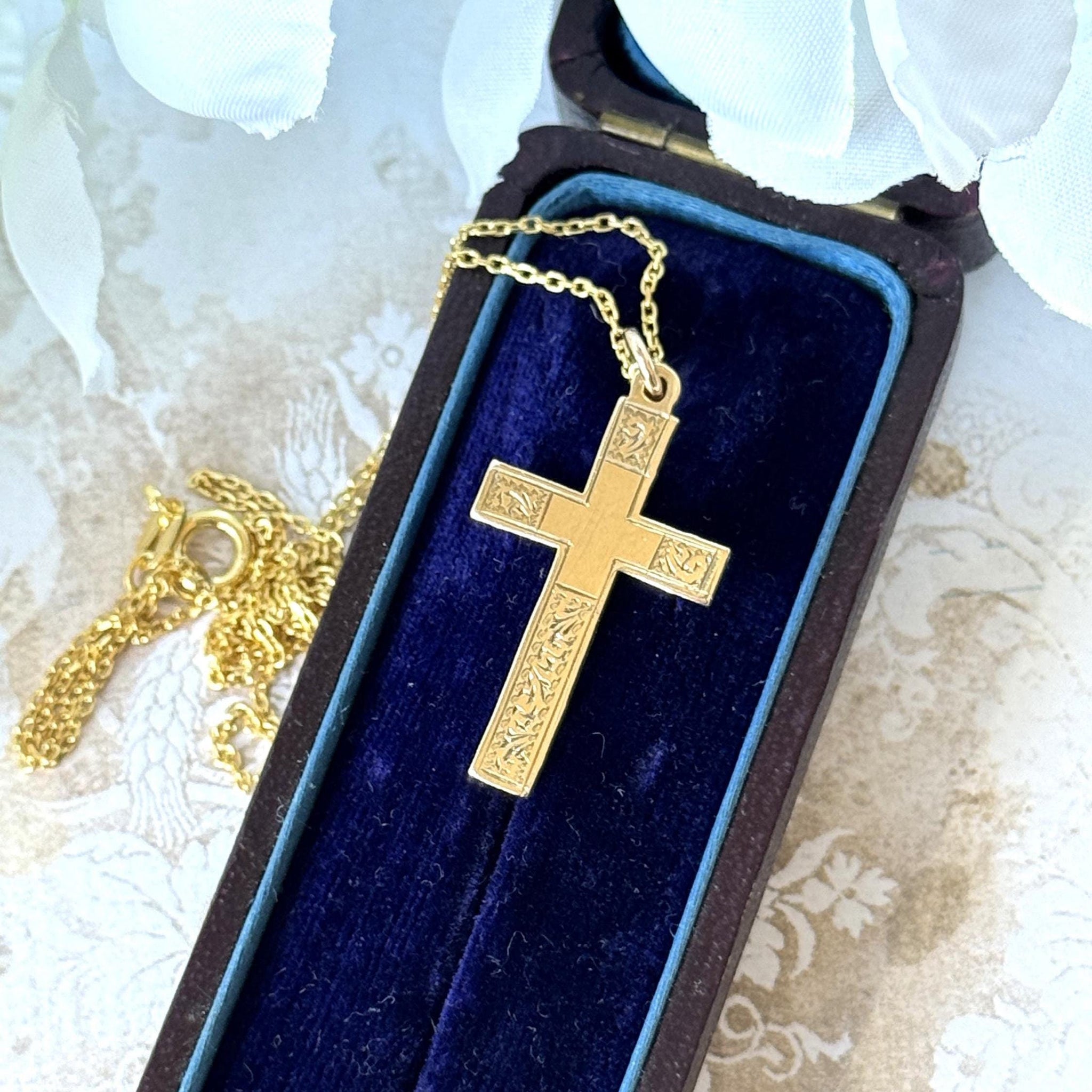Antique Victorian English 9ct Gold Silver Engraved Cross Pendant Necklace