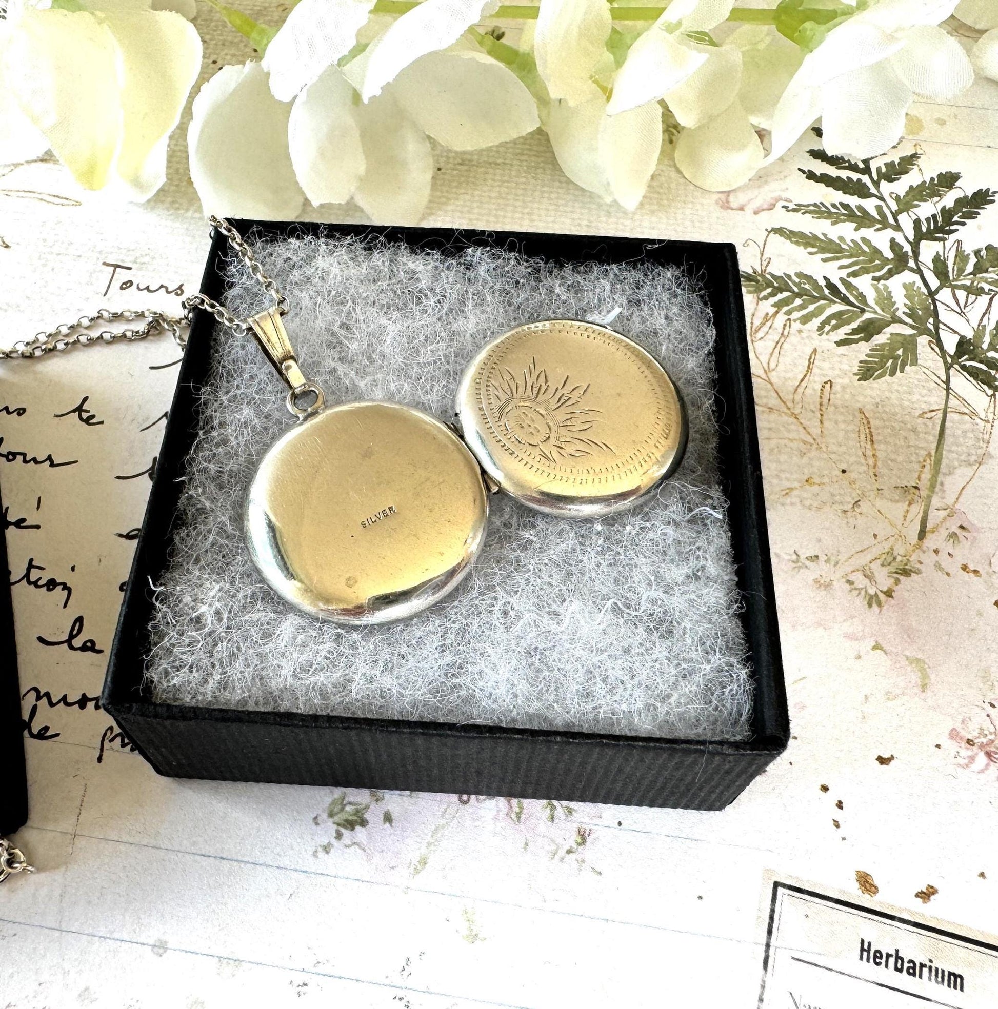 Vintage 1960s Engraved Daisy Sterling Silver Locket Pendant Necklace. Art Nouveau Style Large Round Floral Photo Locket & Belcher Chain