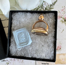 Charger l&#39;image dans la galerie, Antique 18ct Gold Superb Citrine Roman Intaglio Seal Fob Of Mars
