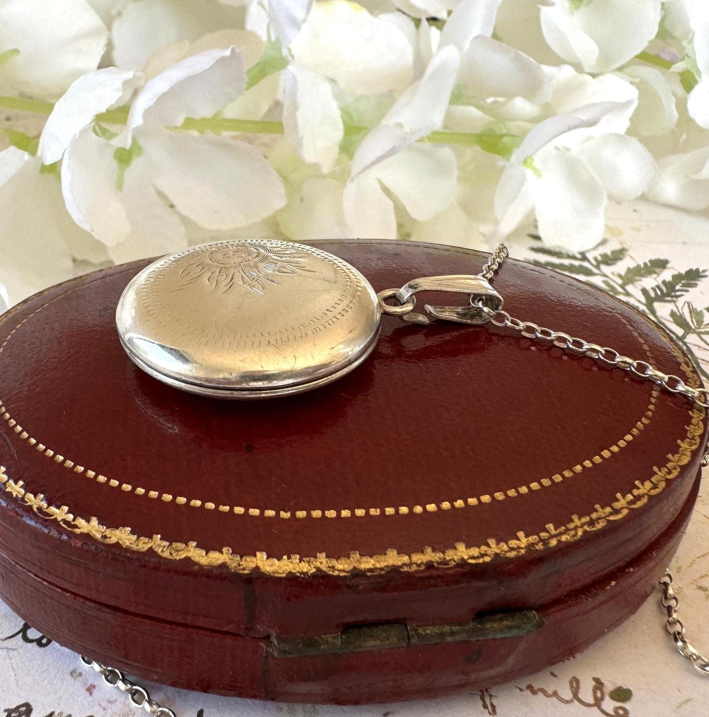 Vintage 1960s Engraved Daisy Sterling Silver Locket Pendant Necklace. Art Nouveau Style Large Round Floral Photo Locket & Belcher Chain