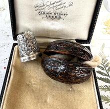 Carica l&#39;immagine nel visualizzatore di Gallery, Antique Sterling Silver Thimble Inside A Walnut Shell Etui Case
