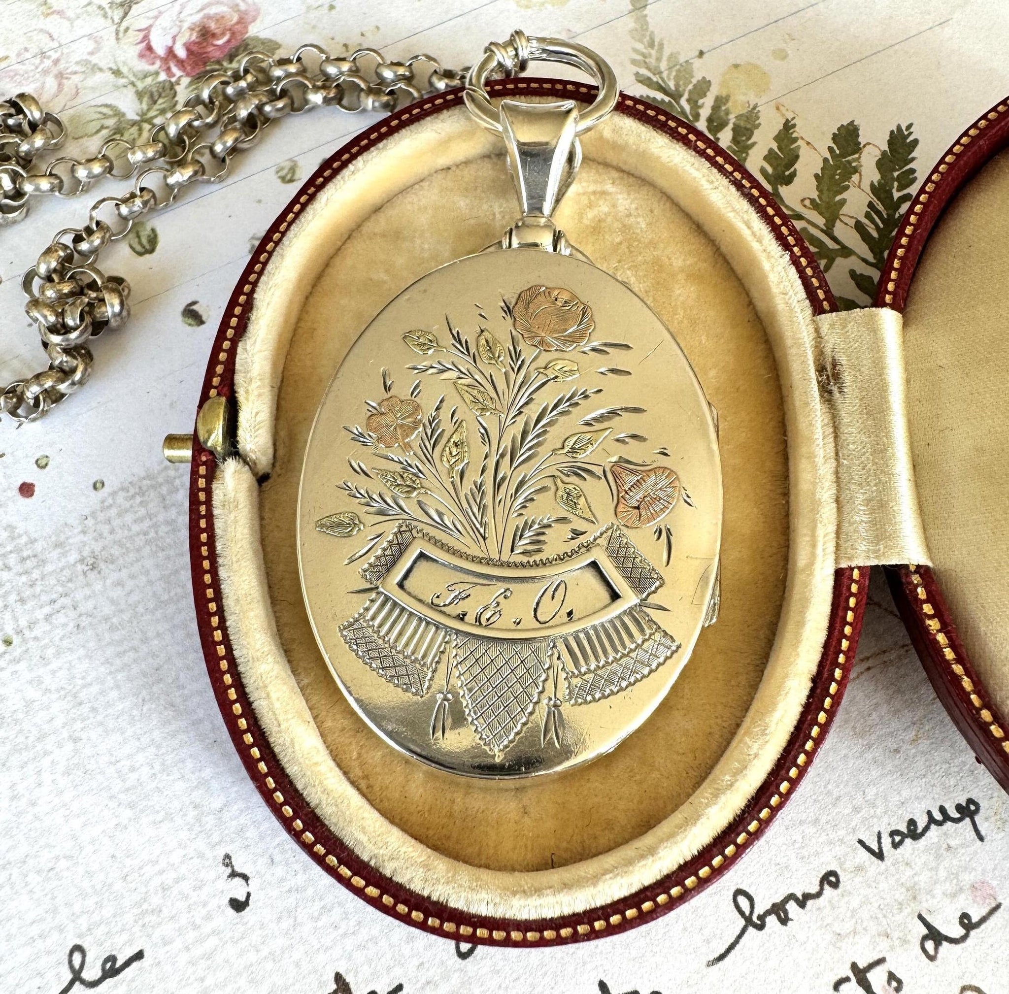 Antique Victorian Silver Gold Aesthetic Engraved Locket With Photographs