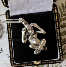 画像をギャラリービューアに読み込む, Vintage Sterling Silver Wise Monkey Pendant Necklace
