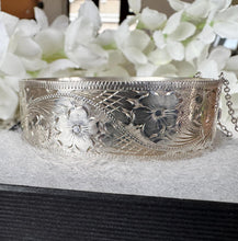 Load image into Gallery viewer, Vintage English Sterling Silver Floral Engraved Bangle Bracelet. Victorian Style Wide Heavy Hinged Bangle, Hallmarked Birmingham 1965
