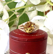 Charger l&#39;image dans la galerie, Vintage 9ct Yellow Gold Natural Citrine Ring. Fancy Cut Golden Citrine Retro Ring. 2.0ct Yellow Citrine Solitaire Ring Size M-1/2 / 6-1/2
