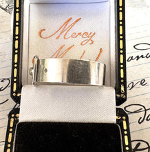 Charger l&#39;image dans la galerie, Antique Victorian Sterling Silver Buckle Ring In Original Box. Gents/Unisex Wide Chunky Silver Band Ring, 1893 Hallmarks, Size V-1/2/10-3/4
