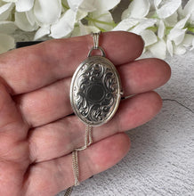 Lade das Bild in den Galerie-Viewer, Vintage Sterling Silver Acanthus Engraved Oval Locket Pendant Necklace. Floral Art Nouveau Style Sterling Silver Photo Locket With Chain
