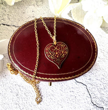 Lade das Bild in den Galerie-Viewer, Vintage Gold Red Enamel Love Heart Pendant Necklace. Old Islamic World Niello Pendant &amp; 18ct GF Chain. Metropolitan Museum Of Art Jewellery
