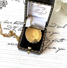 Charger l&#39;image dans la galerie, Antique Victorian Guilloche Engraved Pie Crust Rolled Gold Locket On 14ct Gold Filled Chain. Yellow Gold Oval Photo Locket Pendant Necklace
