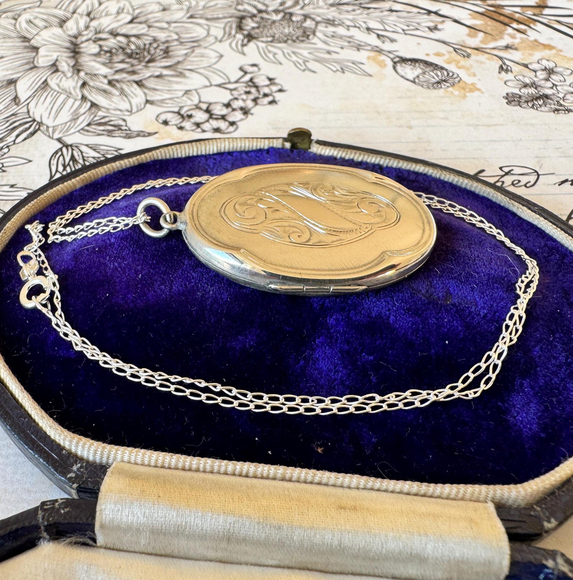 Vintage English Quatrefoil Sterling Silver Locket Pendant Necklace. Art Nouveau Style Floral Engraved Silver Oval Photo Locket On Chain