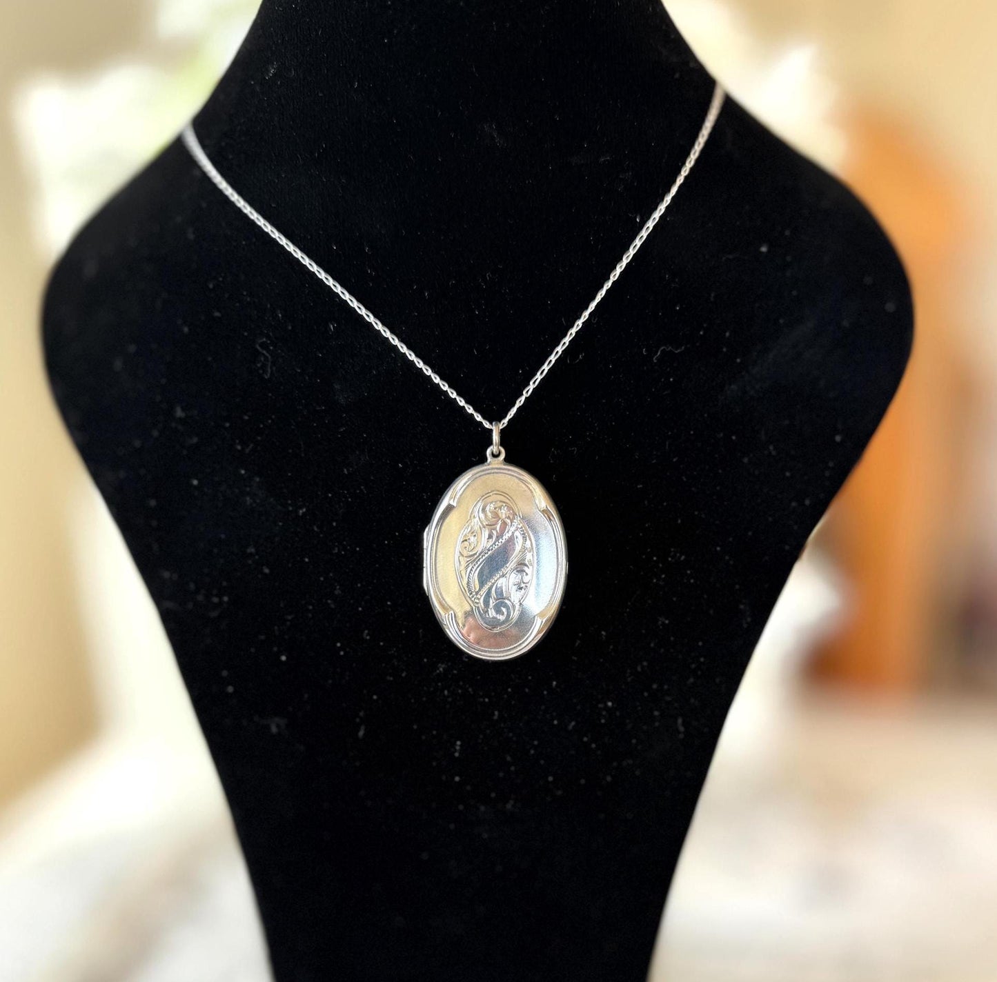 Vintage English Quatrefoil Sterling Silver Locket Pendant Necklace. Art Nouveau Style Floral Engraved Silver Oval Photo Locket On Chain
