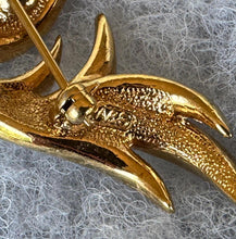 Cargar imagen en el visor de la galería, Vintage 1980&#39;s Attwood &amp; Sawyer Crystal and Enamel 22ct Gold Plated Bird of Paradise Brooch
