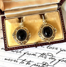 画像をギャラリービューアに読み込む, Antique Victorian Gold Vermeil &amp; Onyx Etruscan Revival Drop Earrings
