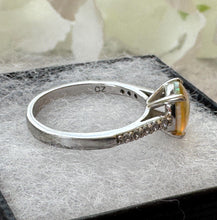 Cargar imagen en el visor de la galería, Vintage 2.0ct Rainbow Opal &amp; CZ Crystal Sterling Silver Solitaire Ring, Size N / 6-3/4
