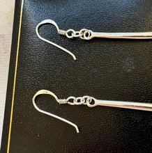 Cargar imagen en el visor de la galería, Vintage Sterling Silver Art Nouveau Style Long Drop Earrings
