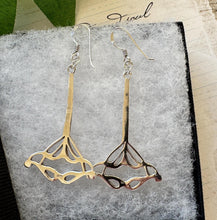 Cargar imagen en el visor de la galería, Vintage Sterling Silver Art Nouveau Style Long Drop Earrings
