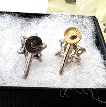 Cargar imagen en el visor de la galería, Antique Art Deco 9ct Gold White Zircon Cluster Earrings : Screw Back
