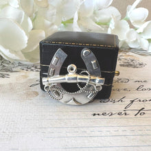 Carica l'immagine nel visualizzatore di Gallery, Victorian Sterling Silver Horseshoe &amp; Whip Brooch
