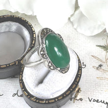Cargar imagen en el visor de la galería, Art Deco Apple Green Chrysoprase Cabochon Silver Ring. Antique 1930&#39;s Silver Marcasite Gemstone Ring. Statement Cocktail Ring Size L,5-3/4
