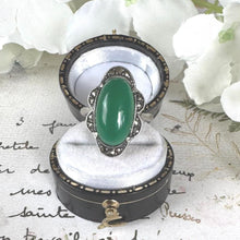 Cargar imagen en el visor de la galería, Art Deco Apple Green Chrysoprase Cabochon Silver Ring. Antique 1930&#39;s Silver Marcasite Gemstone Ring. Statement Cocktail Ring Size L,5-3/4
