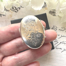 Carica l&#39;immagine nel visualizzatore di Gallery, Antique Victorian Sterling Silver Lily-of-the-Valley Locket Brooch. Oval Aesthetic Engraved 2-Photo Locket Brooch/Lapel Pin
