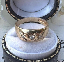 Charger l&#39;image dans la galerie, Vintage 9ct Gold 3-Stone Diamond Gypsy Ring. Victorian Style Bright-Cut Star Trilogy Band Ring. Yellow Gold Dome Ring, UK Size M, USA/6.5
