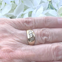 Charger l&#39;image dans la galerie, Vintage 9ct Gold 3-Stone Diamond Gypsy Ring. Victorian Style Bright-Cut Star Trilogy Band Ring. Yellow Gold Dome Ring, UK Size M, USA/6.5
