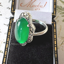 Cargar imagen en el visor de la galería, Art Deco Apple Green Chrysoprase Cabochon Silver Ring. Antique 1930&#39;s Silver Marcasite Gemstone Ring. Statement Cocktail Ring Size L,5-3/4
