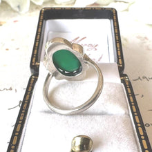 Cargar imagen en el visor de la galería, Art Deco Apple Green Chrysoprase Cabochon Silver Ring. Antique 1930&#39;s Silver Marcasite Gemstone Ring. Statement Cocktail Ring Size L,5-3/4
