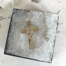 Carica l&#39;immagine nel visualizzatore di Gallery, Antique Victorian Sterling Silver, 9ct Gold Cross Pendant Necklace, T&amp;Co 1884. Large Aesthetic Engraved Silver Celtic Cross On Belcher Chain
