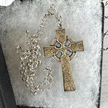 Carica l&#39;immagine nel visualizzatore di Gallery, Antique Victorian Sterling Silver, 9ct Gold Cross Pendant Necklace, T&amp;Co 1884. Large Aesthetic Engraved Silver Celtic Cross On Belcher Chain
