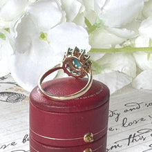 Carica l&#39;immagine nel visualizzatore di Gallery, Vintage 1976 9ct Yellow Gold &amp; Turquoise Cluster Ring. Vibrant Duck-Egg Blue Gemstone Cabochon Halo Ring, Size UK, R-1/2, USA 9

