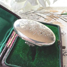Carica l&#39;immagine nel visualizzatore di Gallery, Antique Victorian Sterling Silver Lily-of-the-Valley Locket Brooch. Oval Aesthetic Engraved 2-Photo Locket Brooch/Lapel Pin
