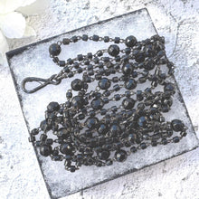 Cargar imagen en el visor de la galería, Antique Victorian French Jet 58&quot; Long Guard Chain Necklace. Black Glass Mourning Chain Sautoir Necklace With Dog-Clip. Antique Muff Chain

