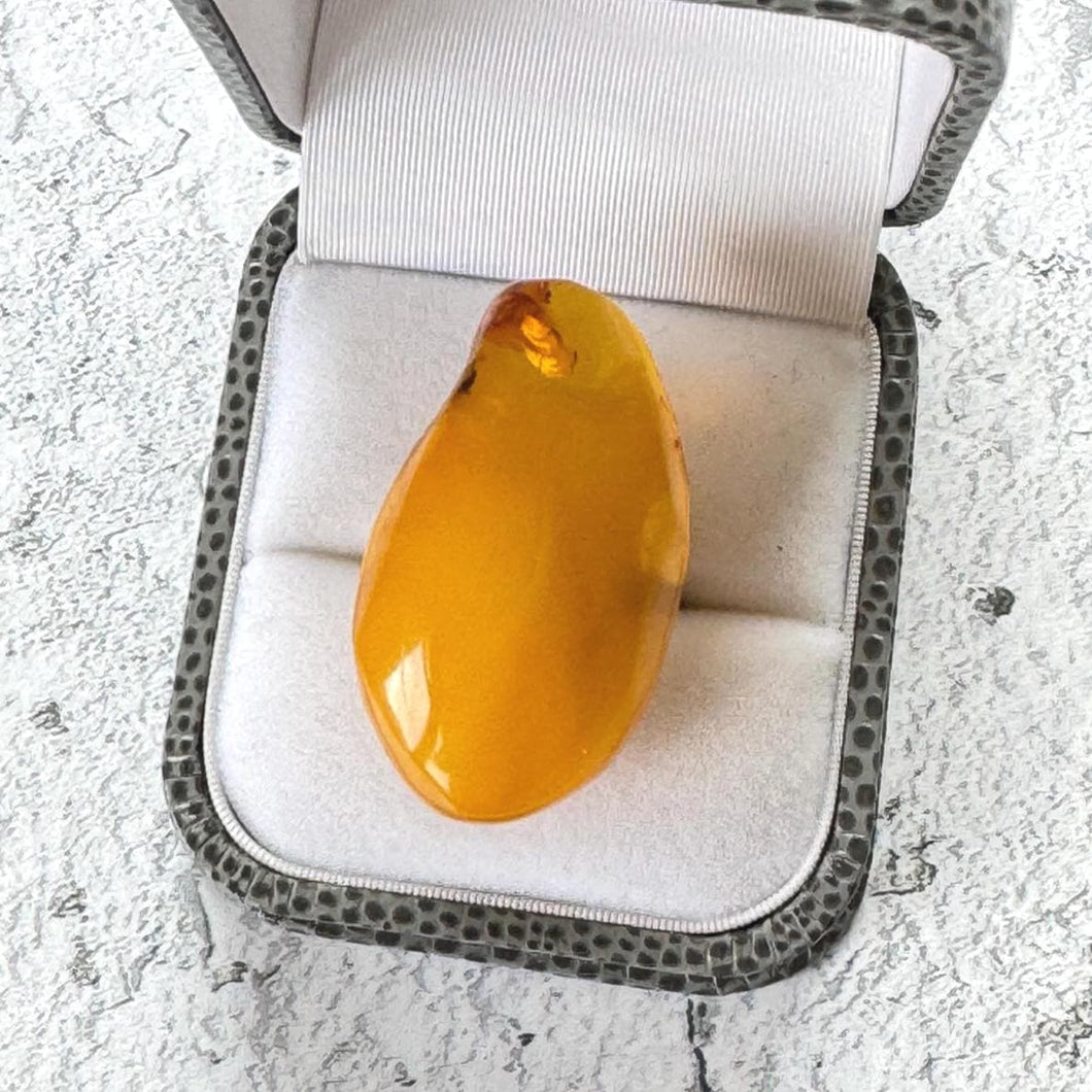 Vintage 1980's Huge 30ct Natural Butterscotch Baltic Amber Statement Ring. Free-Form Pear /Teardrop Shaped Carved Amber Ring, Size N-1/2 / 7
