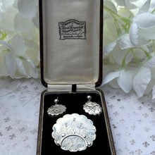 Carica l&#39;immagine nel visualizzatore di Gallery, Rare Antique Victorian Aesthetic Engraved Sterling Silver Scottish Thistle Locket Brooch &amp; Earring Set In Original Fitted Jewellery Case
