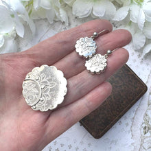 Carica l&#39;immagine nel visualizzatore di Gallery, Rare Antique Victorian Aesthetic Engraved Sterling Silver Scottish Thistle Locket Brooch &amp; Earring Set In Original Fitted Jewellery Case
