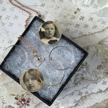 Lade das Bild in den Galerie-Viewer, Edwardian 9ct Gold Picture Pendant Locket Necklace, Dated 1903. Antique Rosy Gold Spectacle Setting Photo Pendant &amp; Belcher/Rolo Chain
