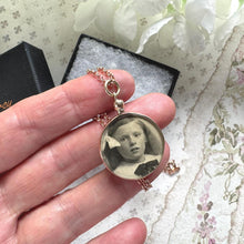 Lade das Bild in den Galerie-Viewer, Edwardian 9ct Gold Picture Pendant Locket Necklace, Dated 1903. Antique Rosy Gold Spectacle Setting Photo Pendant &amp; Belcher/Rolo Chain
