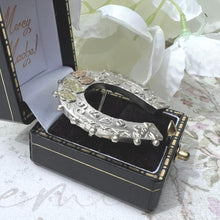 Cargar imagen en el visor de la galería, Victorian Large Silver &amp; Gold Lucky Horseshoe Brooch, Birmingham 1880. Antique Aesthetic Engraved Sweetheart Brooch/Lapel/Cravat/Stock Pin
