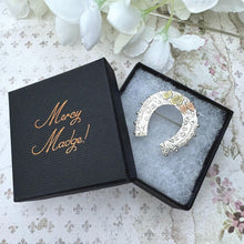 Cargar imagen en el visor de la galería, Victorian Large Silver &amp; Gold Lucky Horseshoe Brooch, Birmingham 1880. Antique Aesthetic Engraved Sweetheart Brooch/Lapel/Cravat/Stock Pin
