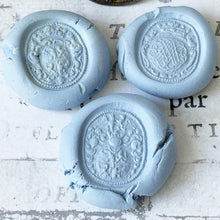 Charger l&#39;image dans la galerie, Early 18th Century Steel Swivel Matrix Triple Fob Seal, Coat-of-Arms Baron Löwen, Sweden 1730
