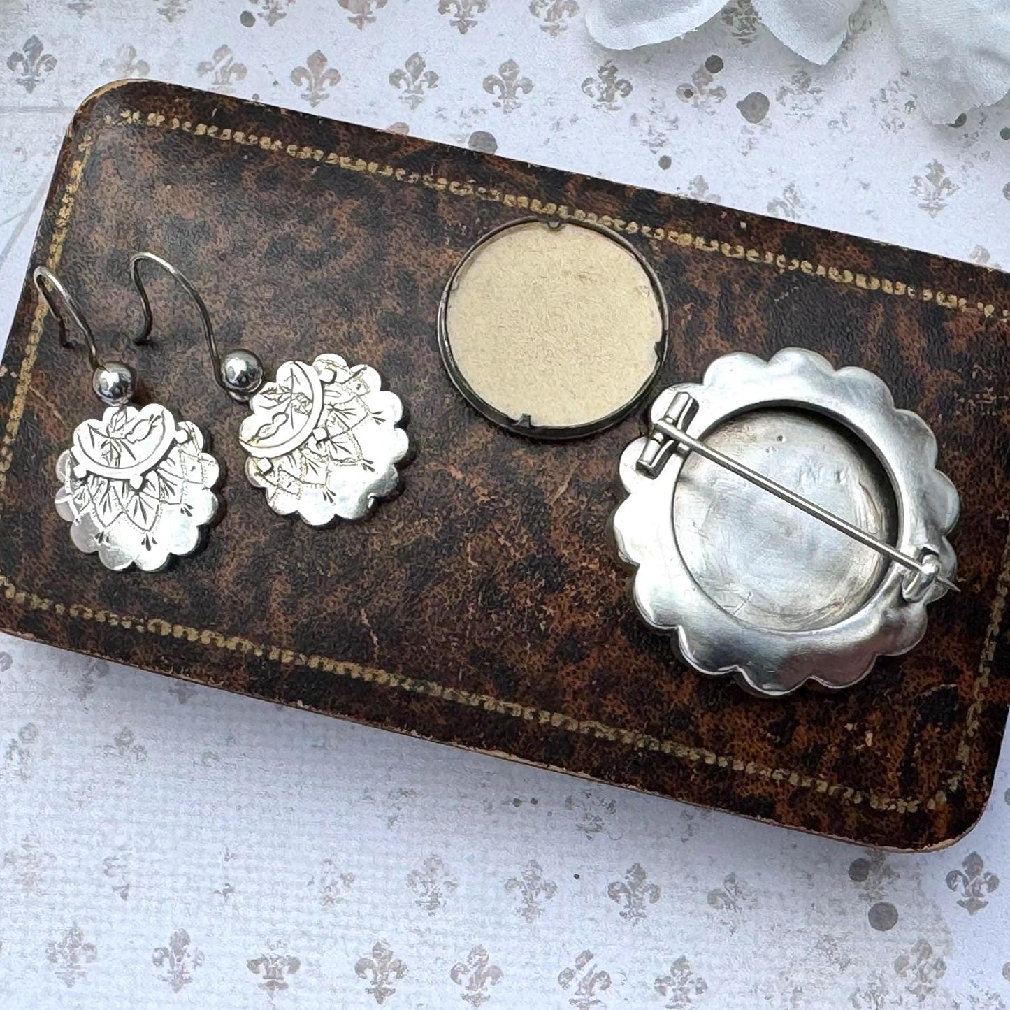 Rare Antique Victorian Aesthetic Engraved Sterling Silver Scottish Thistle Locket Brooch & Earring Set In Original Fitted Jewellery Case