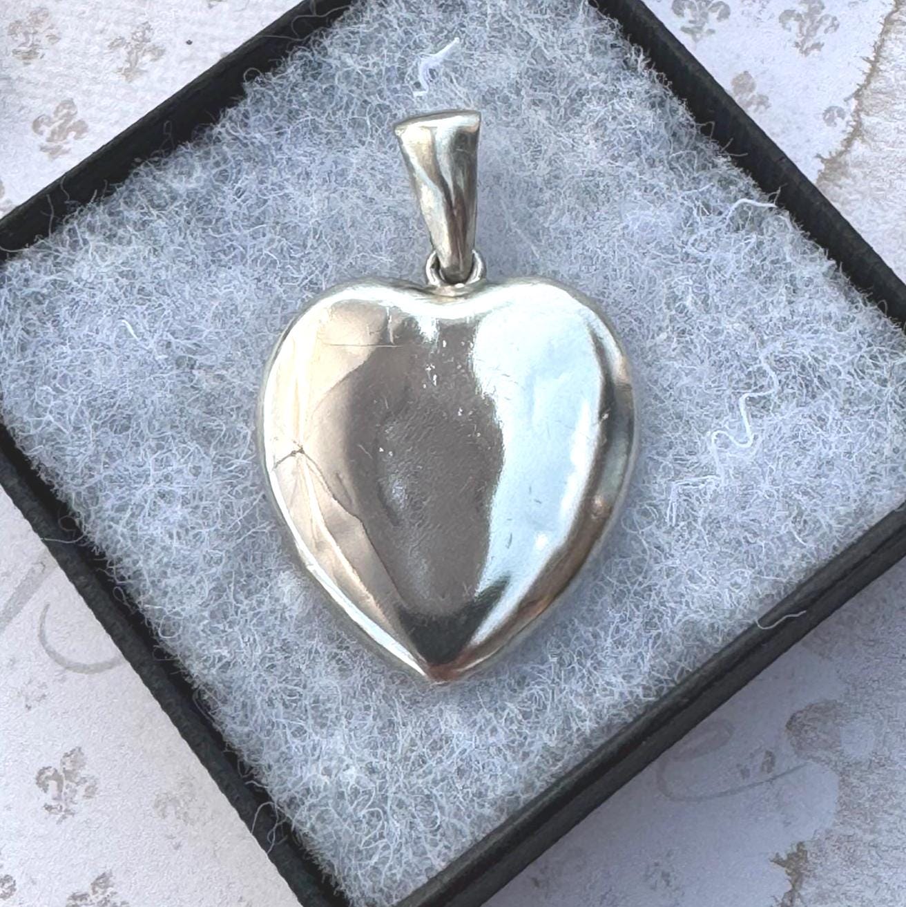 Antique Victorian Large Scottish Agate Silver Heart Pendant. Banded Agate & Bloodstone Puffy Love Heart Pendant. Scottish Pebble Jewellery