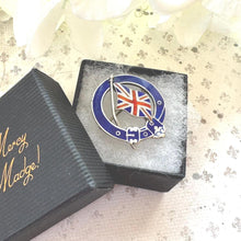 Carica l&#39;immagine nel visualizzatore di Gallery, Antique Sterling Silver Enamel Royal Garter &amp; Union Jack Sweetheart Brooch, Dated 1914. First World War Love Token Patriotic Jewellery
