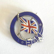 Carica l&#39;immagine nel visualizzatore di Gallery, Antique Sterling Silver Enamel Royal Garter &amp; Union Jack Sweetheart Brooch, Dated 1914. First World War Love Token Patriotic Jewellery

