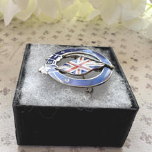 Carica l&#39;immagine nel visualizzatore di Gallery, Antique Sterling Silver Enamel Royal Garter &amp; Union Jack Sweetheart Brooch, Dated 1914. First World War Love Token Patriotic Jewellery
