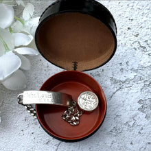 Carica l&#39;immagine nel visualizzatore di Gallery, Vintage English Leather Gents Stud Jewellery Box. Drum Shaped Black &amp; Gold Stud, Link, Clip Box. Collection/ Display/Travel/Storage/Gift Box

